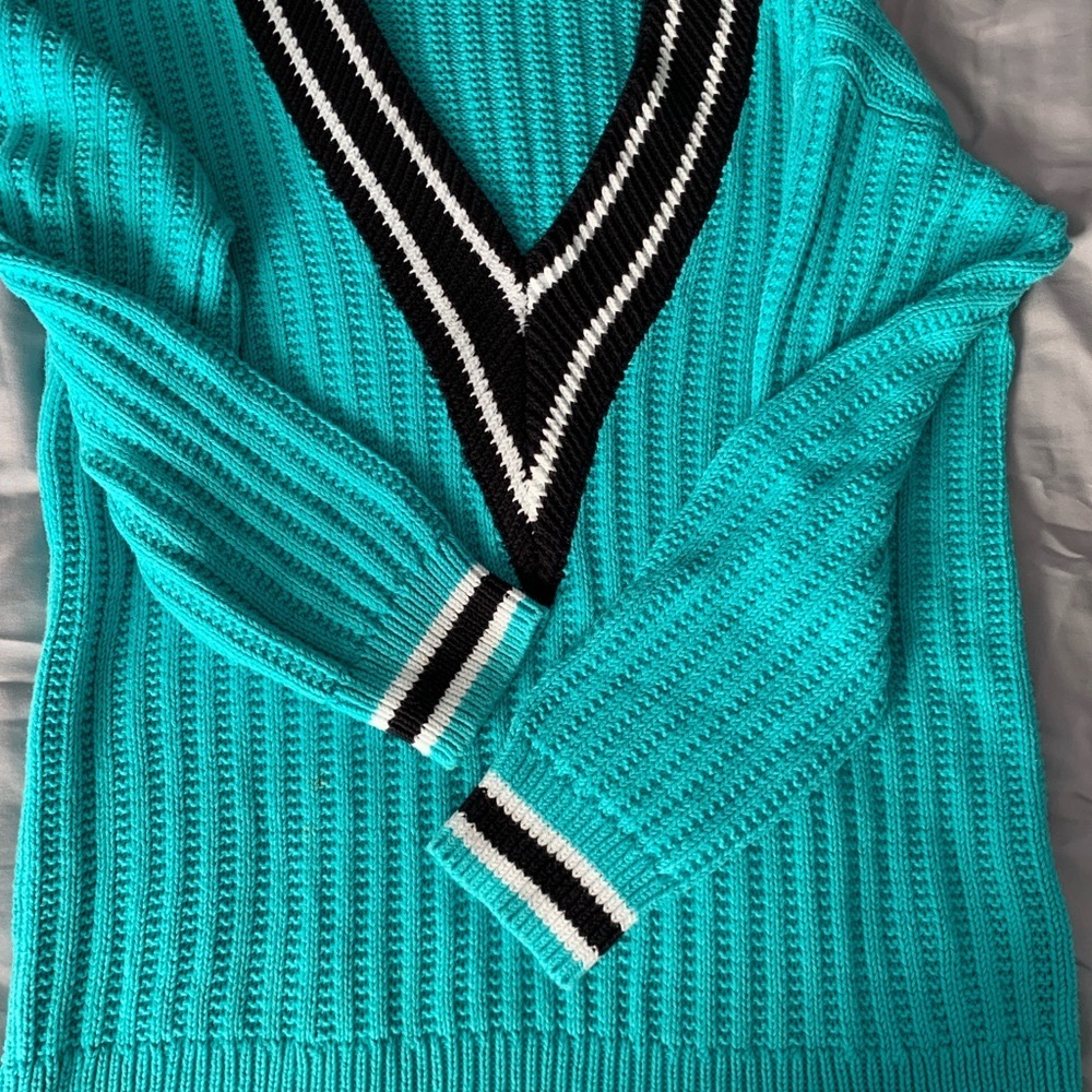 V-Neck Teal, white & black pullover sweater with FREE gifts.